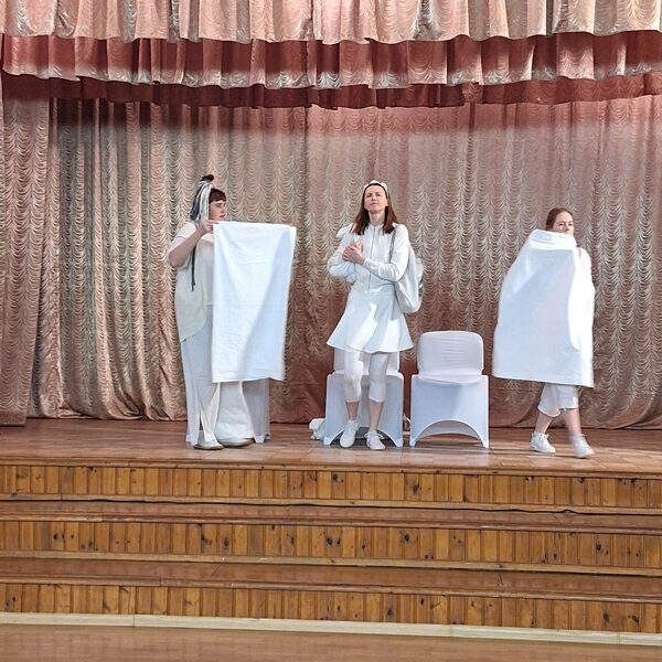 "Latvijas skolas somas" ietvaros izrāde "Kur kamoliņš ripo?"