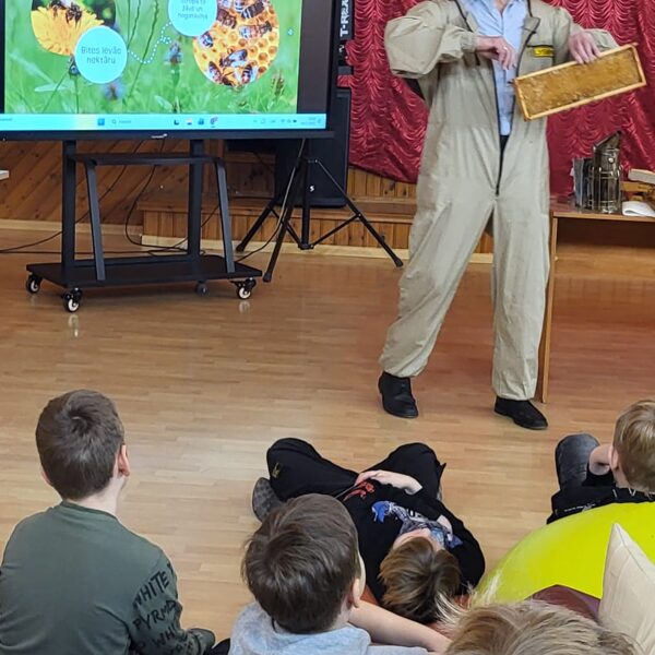 Eiropas medus brokastis.