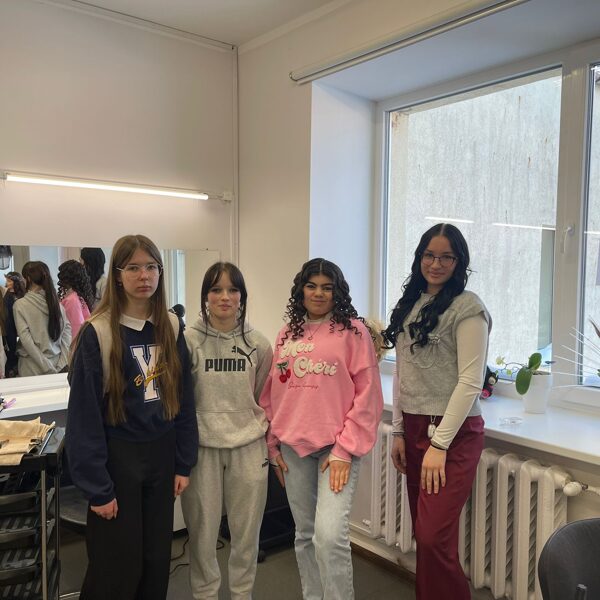 9.klase piedalās profesionālās izglītības forumā.