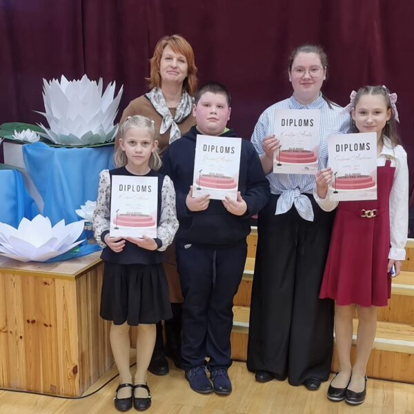 Skatuves runas konkursa dalībnieki.