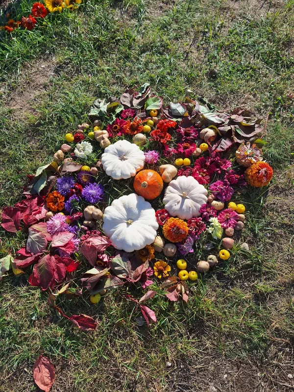 Rudens ziedu, lapu un dārzeņu izstāde.