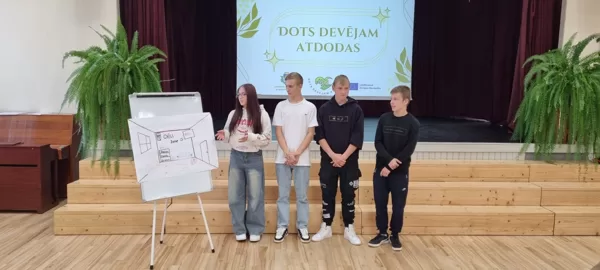 Skolas jaunieši projektā "Dots devējam atdodas".
