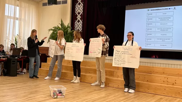 Mūsu skolas skolēni projektā "Dots devējam atdodas".