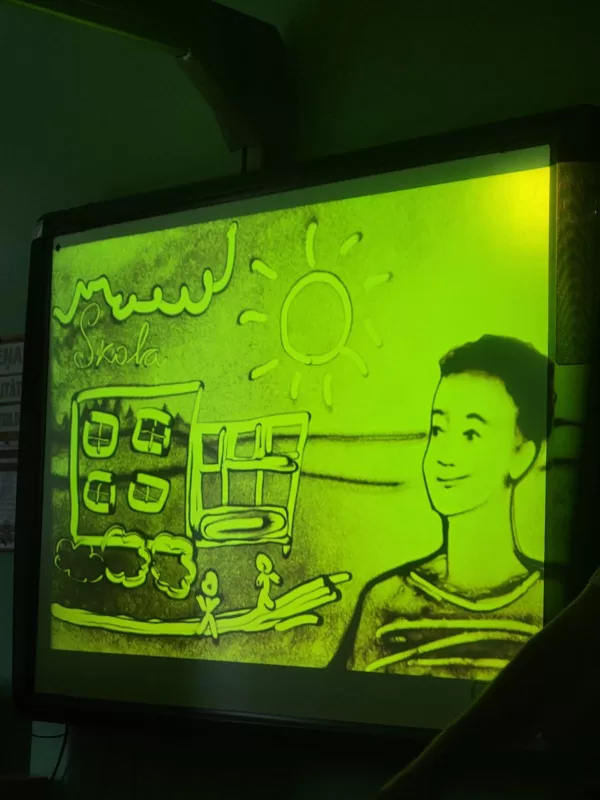 Smilšu kino improvizācija Sprīdītis.