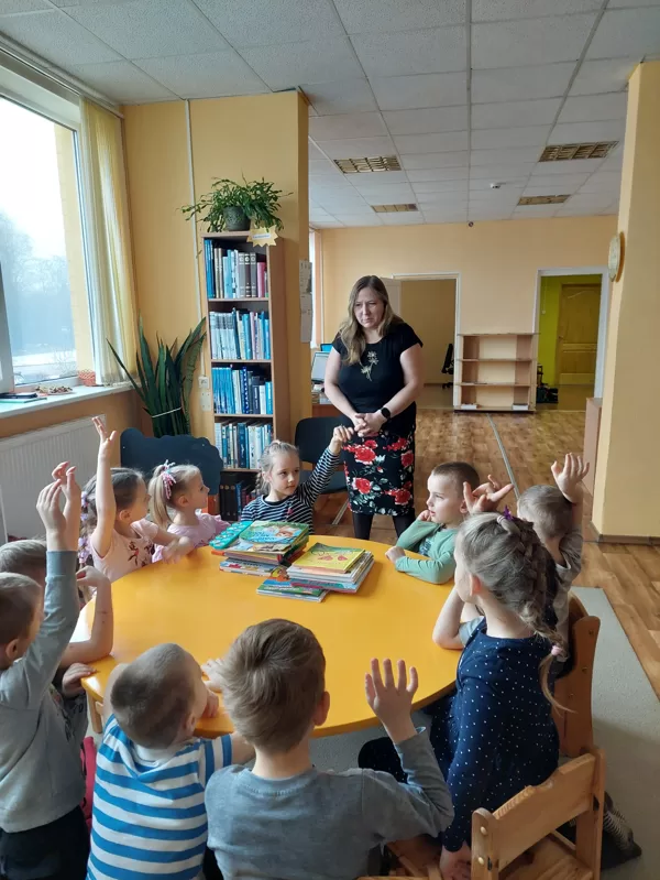"Ežuki"Tilžas pagasta bibliotēkā.