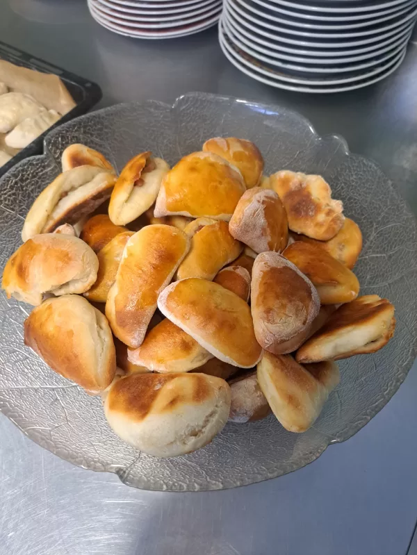 Speķa pīradziņu cepšana