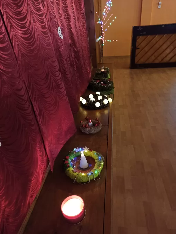 Adventes svecītes iedegšana