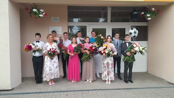 9.klases svinīgs pasākums "Kastaņi un sapņi aug zilās, tīrās debesīs!"