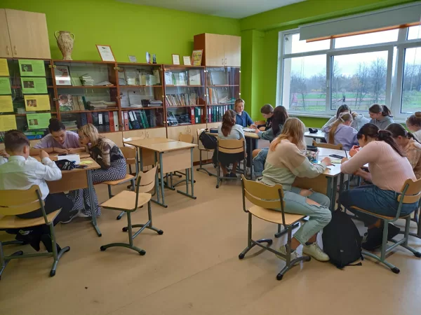 ESF 8.3.4. Izzini, Sajūti, radi. Skaņu laboratorija
