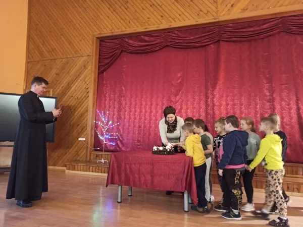Pirmās Adventes svecītes iedegšana