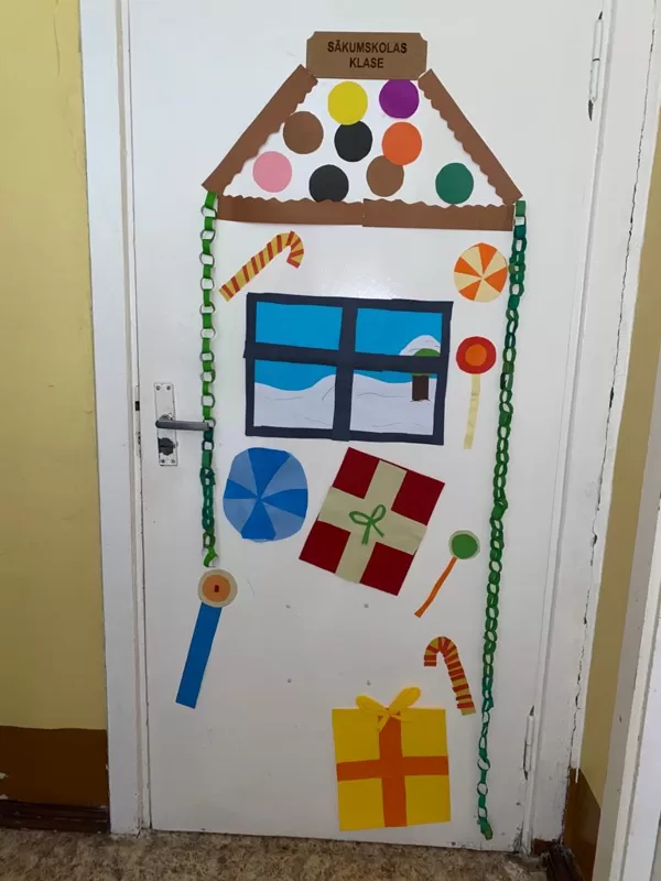 Skola Ziemassvētku noskaņās
